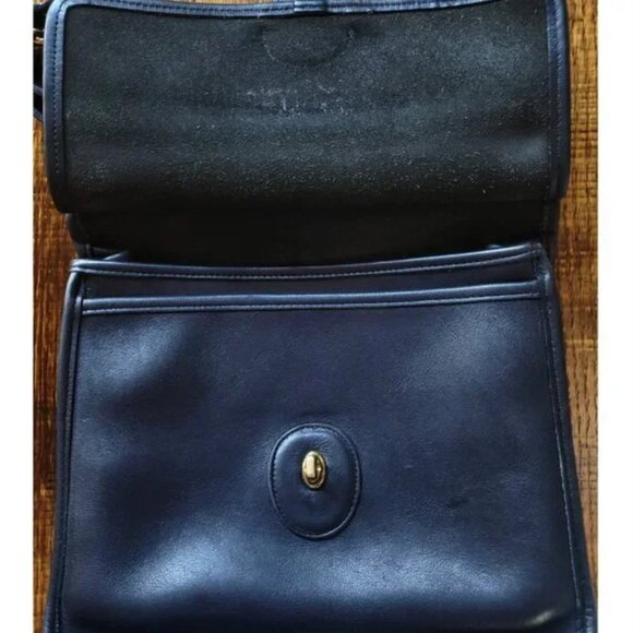 Authentic Coach 9927 Black Glove Leather Willis Station Crossbody Shoulder Bag - Picture 5 of 10